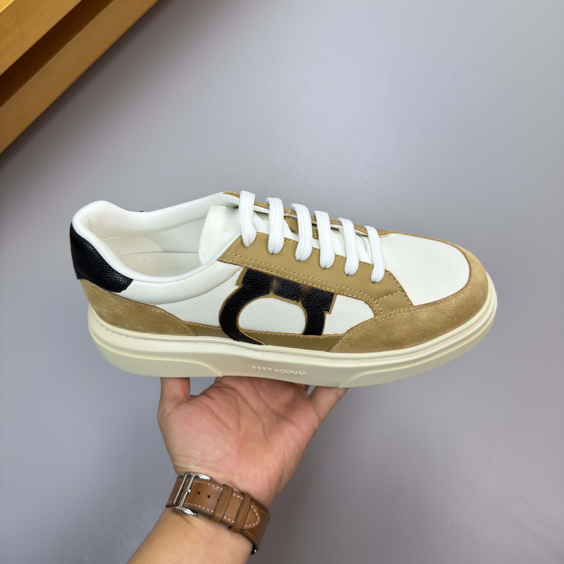 Estación europea clásica de cuero de vaca de hombre color deportivo pequeño zapato blanco cordón casual zapato de skate plano de altura baja moda versátil