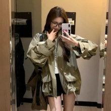 许我耀眼赵露思同款军绿色工装风衣女爆款设计感宽松休闲夹克外套