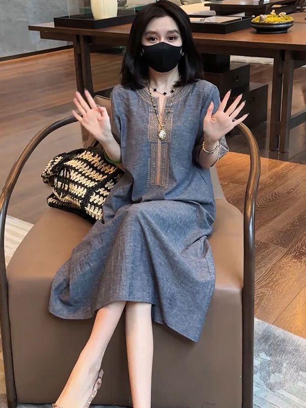新中国風刺繍vネックワンピース女性2025夏の新型ゆるい痩せカジュアル気質長スカート|undefined