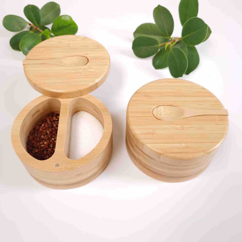 Bambú tarro de condimento caja de condimento de doble enrejado sal tarro tapa con cuchara de almacenamiento de fábrica venta al por mayor botella de almacenamiento de cocina