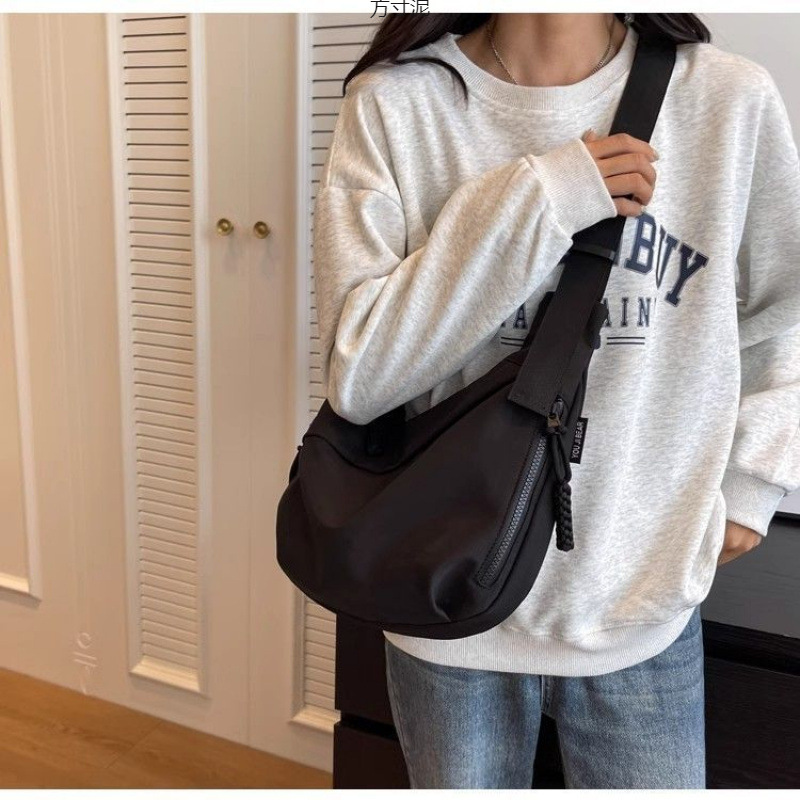 Women's New Fashion Sport Casual Oxford Cloth Shoulder Bag, Versatile Large Capacity Crescent Crossbody Travel Bag Wholesale - Thumbnail 4
