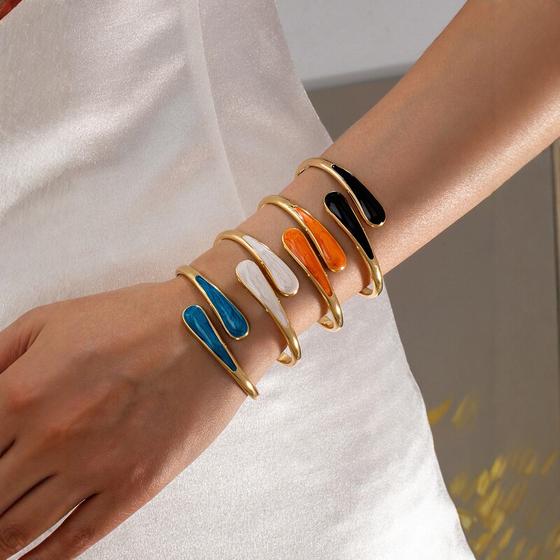 European and American Light Luxury Style Gold Water Drop Open Bracelet, Simple and High-End Geometric Design Jewelry for Women, Versatile European and American Light Luxury Style Gold Water Drop Open Bracelet, Simple and High-End Geometric Design Jewelry for Women, Versatile