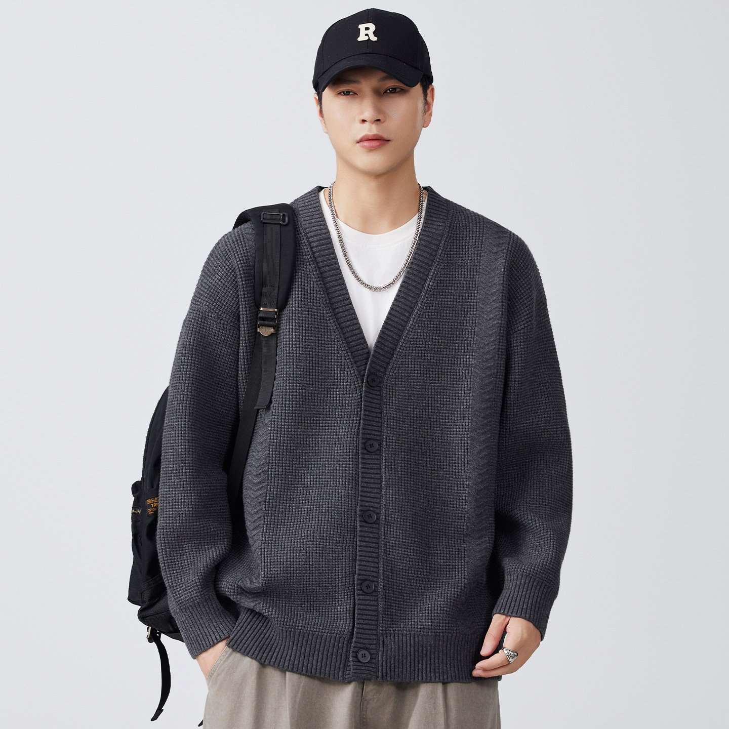 Autumn and Winter Men's Knit Cardigan with Buttons, V-Neck, Loose Fit, Japanese Retro Solid Color Sweater, Trendy Versatile Couple Style