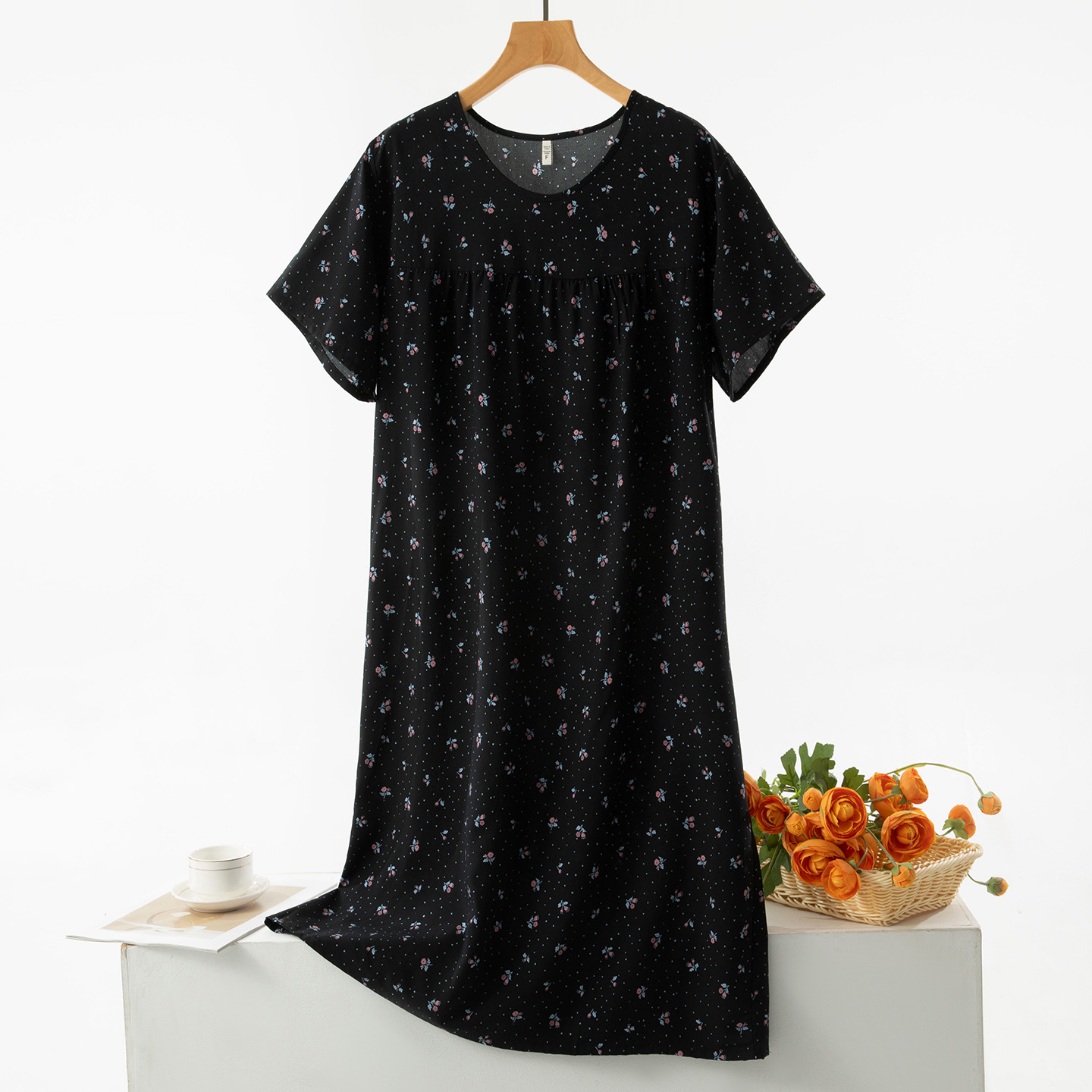 Flower-shaped, black