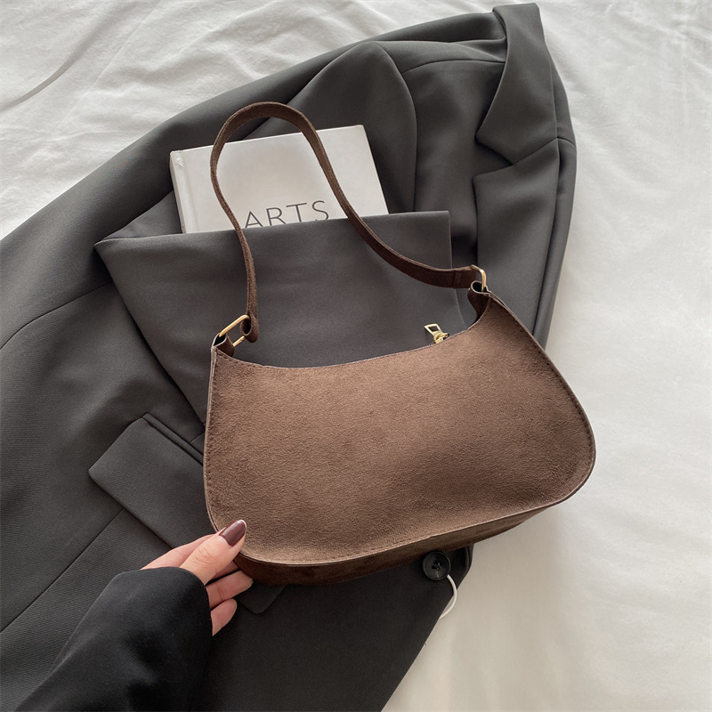 2024 invierno nuevo estilo de nicho de estilo retrógrado diseño de alto valor de la personalidad portátil de hombro de moda casual bolsas axilales