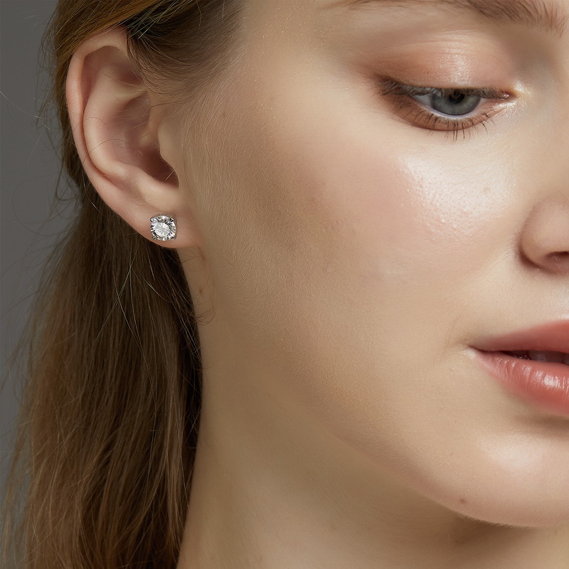 Estilo transfronterizo simple de cuatro garras con incrustaciones de color D Pendientes de moissanita de 1 quilate S925 plata brillante Pendientes de moussan Moda europea y americana