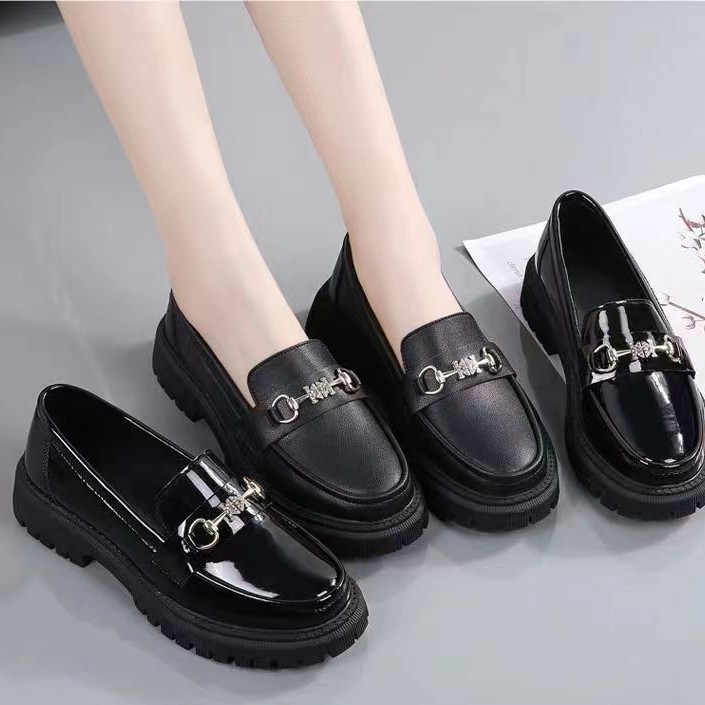 2026 primavera y verano nuevo hombre pequeño estilo estilo inglés Lefour zapatos de mujer muffin soleas negras zapatos de mujer
