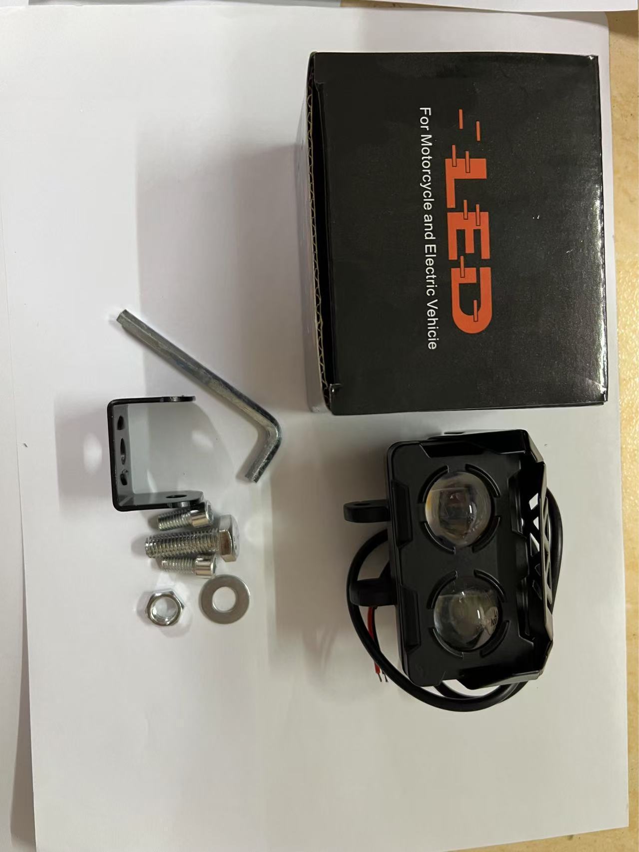 Lámparas de doble reflector de motocicleta de alto brillo remoto impermeable reforma de luz intensa pavimentación del faro auxiliar