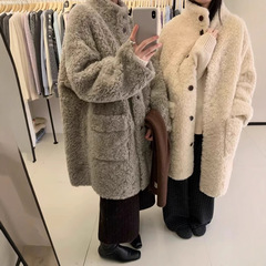 韓国2024冬装シンプル気質純色立襟単列ボタン羊小毛毛皮一体コート中長の女性
