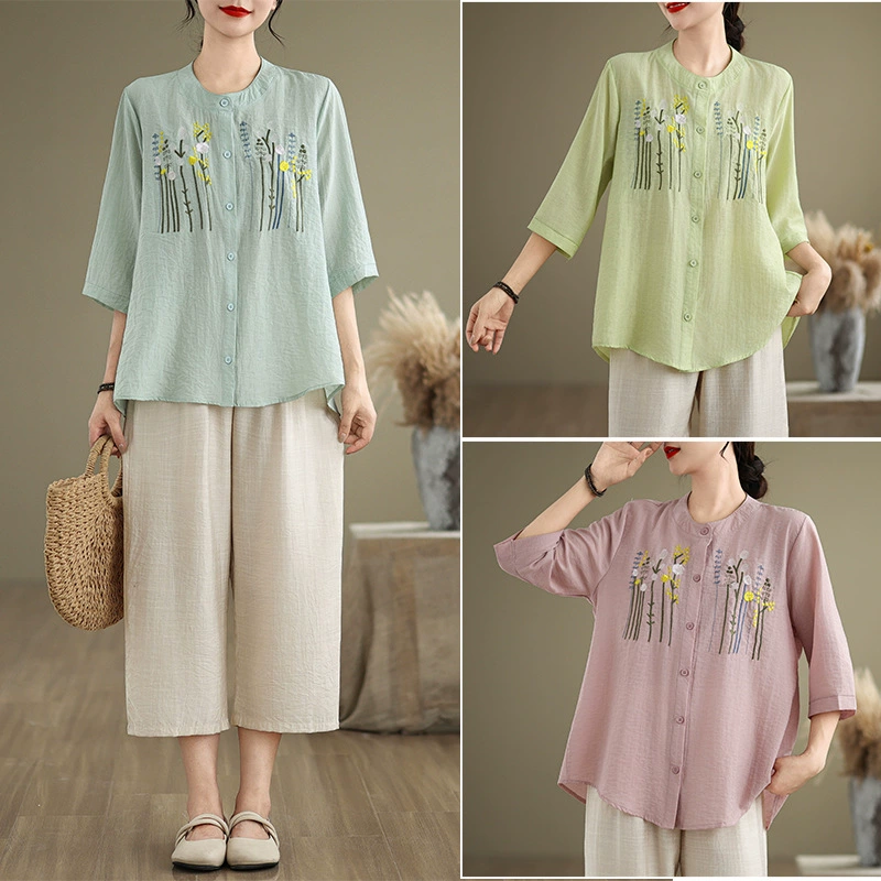 Настоящая фотография летнего костюма мамы, стильного топа с рукавом три четверти, рубашки, модной летней вышитой рубашки для женщин среднего и пожилого возраста.