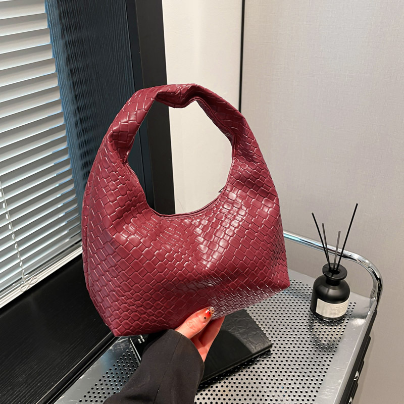Bolsa de tejido francesa de alto nivel para mujeres 2025 nuevo bolso de bolsillo de nicho de textura de bolso de viaje de bolso de mano universal