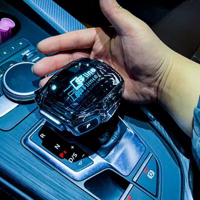 Electronic Light-Emitting Gear Shift, Sürətlər qutusu və əl tormozu başlıqları - audi-a4l-sline-touch-light-installation-is-simple