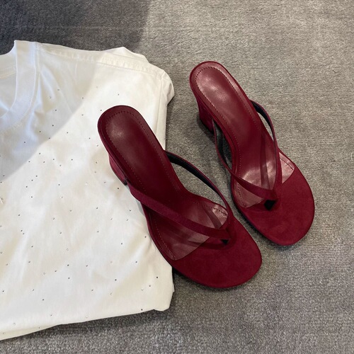 Korean Dongdaemun Women's Shoes: Sexy, Minimalist Flip-Flops with Elegant, Slimming Design—Featuring a Sturdy, Tapered Heel Perfect for Outfits