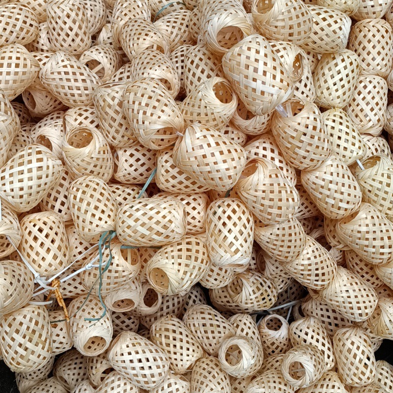 潮汕网の赤い手は竹の小竹のかごのボートの竜舟の刺繍の長い条のかごのニワトリの子のかごの祝日のメーカーを編みます。|undefined