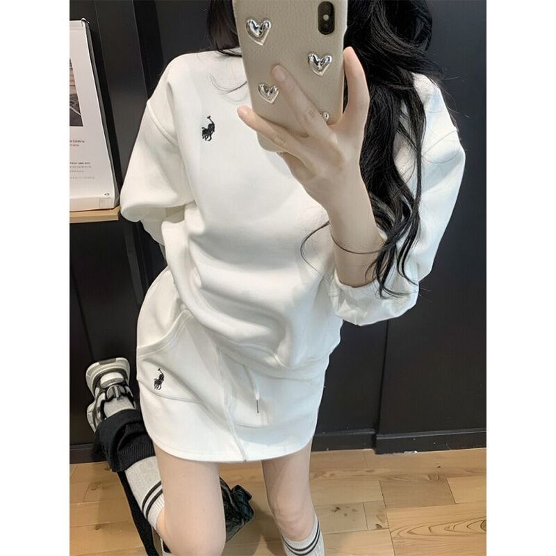 Spring and Autumn Casual Sports Long-Sleeved Short Skirt Suit for Women, Loose and Lazy Sweatshirt Two-Piece Set, Old Money Style Suit Spring and Autumn Casual Sports Long-Sleeved Short Skirt Suit for Women, Loose and Lazy Sweatshirt Two-Piece Set, Old Money Style Suit