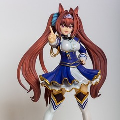 雲祥社東海帝皇競馬娘大と赤が輝いています。