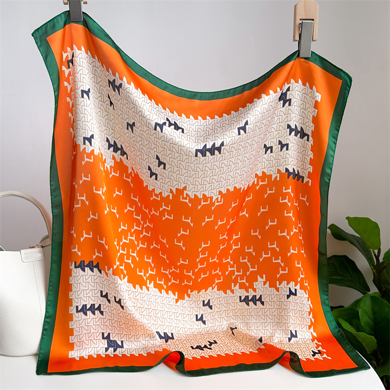 Pañuelo cuadrado de seda artificial mujer estilo minimalista_voghion.com