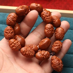 1.4樹王料の小さい種の18羅漢の写実的なオリーブの核の手の彫刻の手の串は皿を持って古い材料の文を遊んで遊んでいます。