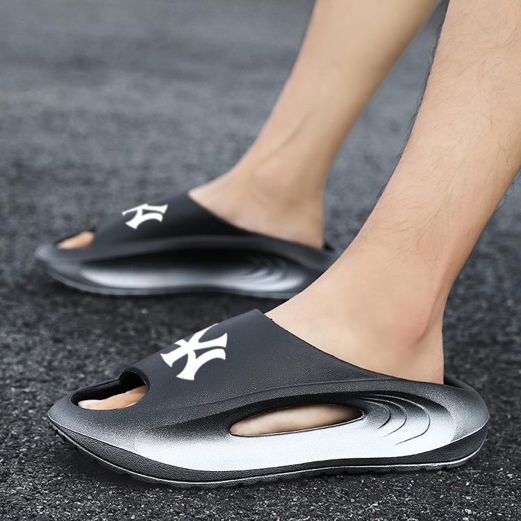 Zapatillas para hombres y mujeres nuevas zapatillas rojas de red EVA, zapatillas de piso grueso y suave transfronterizas.