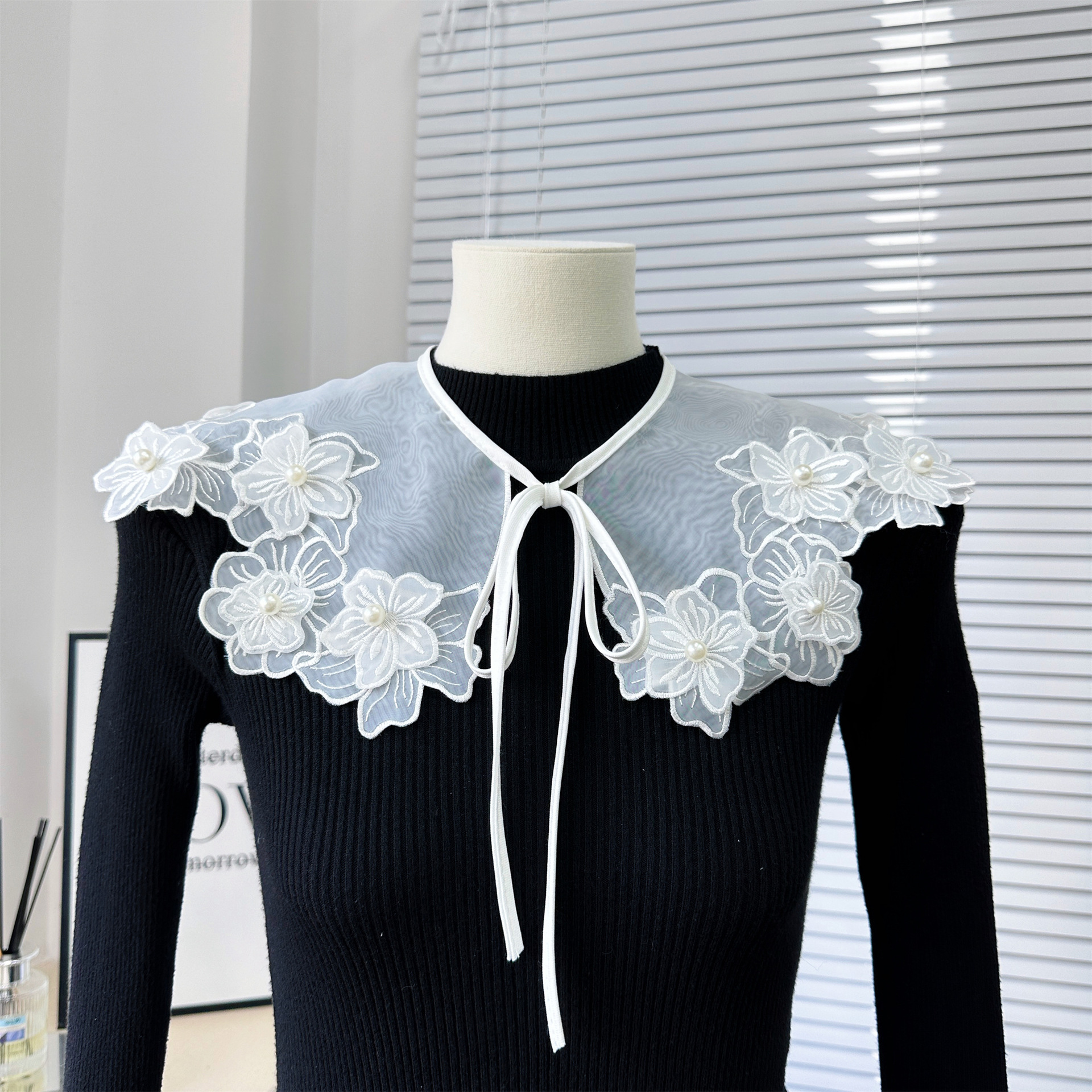 Nueva organza bordado perla falso collar encaje-up arco chal versátil DIY collar flor fábrica al por mayor