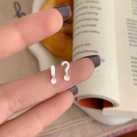 耳钉;耳环;项链