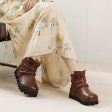 广州真皮女鞋秋冬款2024靴子短靴软轻头层牛皮魔术贴舒适一件代发