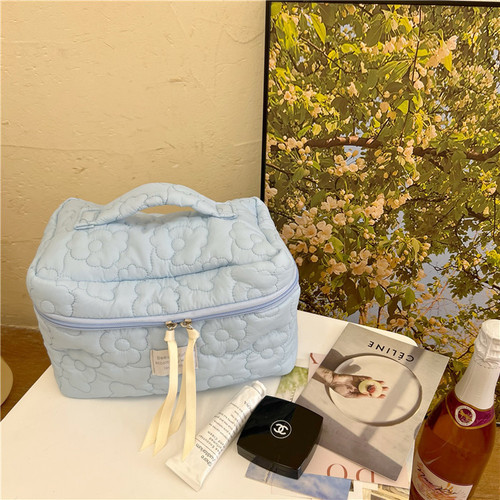 Homemade ins-style candy-colored flower cosmetic bag for girls, large-capacity skin care product storage bag, portable toiletry bag