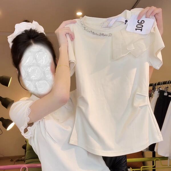 Elegant small design fashionable summer short sleeve T-shirt with a…