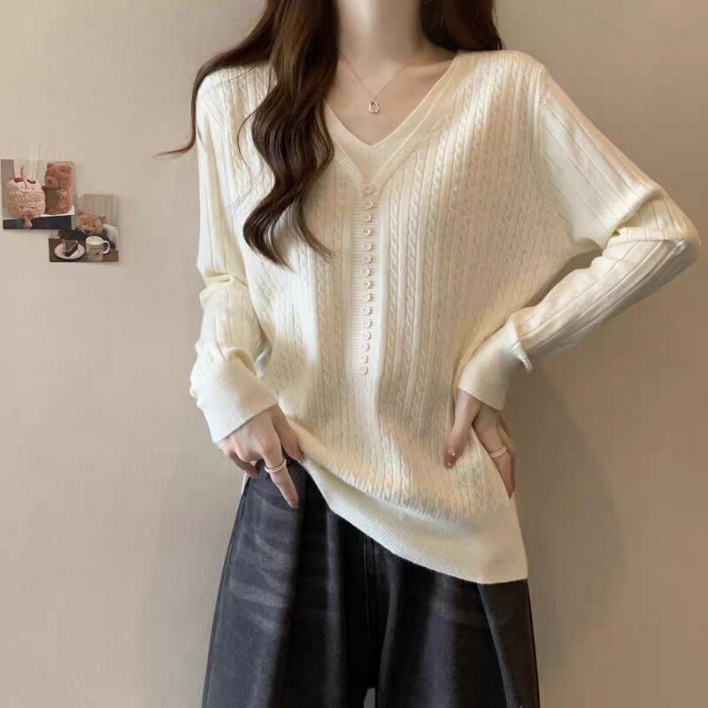 Soft cream-colored V-neck knit sweater, loose and slimming, faux two-piece design, for plus-size women, M size, inner layer knit top
