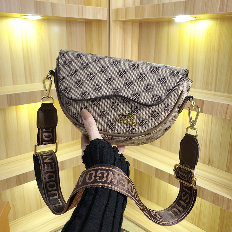 Shoulder Bag for Women New Fashion Retro Printed Crossbody Bag Versatile and Personalized Saddle Bag High-end Women's Bag_voghion.com