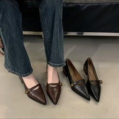 先の尖った一字は浅口の小さい革靴の女性靴を持っています。