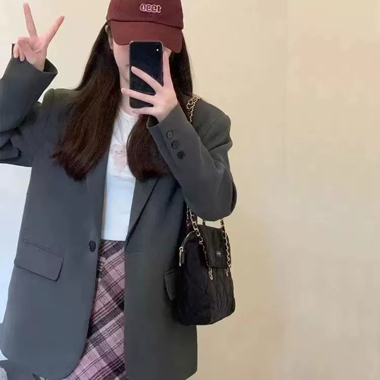 Серый женский блейзер на весну-осень 2025, модный свободный повседневный костюм-жакет, элегантный стиль средней длины с длинными рукавами.