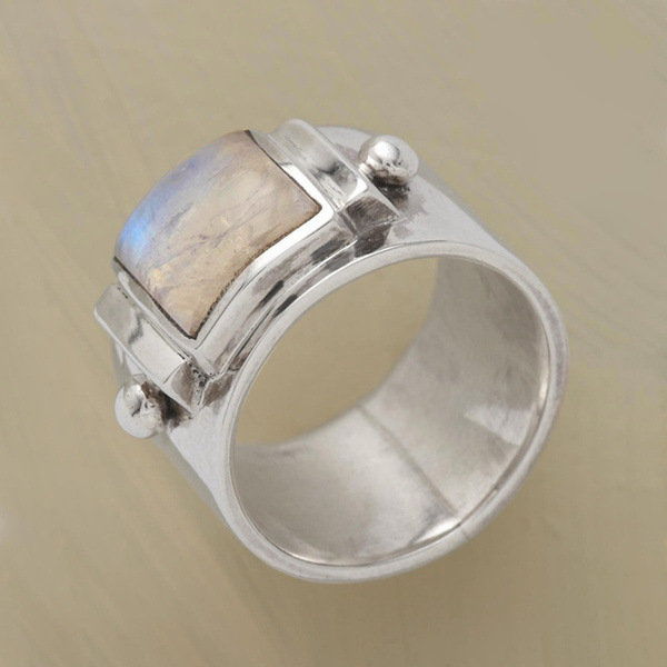 Retro Moonstone Ring European And American Copper Inlaid Gemstone Ring display picture 3