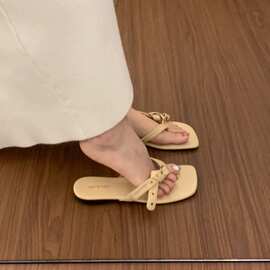 韩版小众夹脚人字拖鞋女夏外穿2025新款时尚配裙子沙滩凉拖鞋子女
