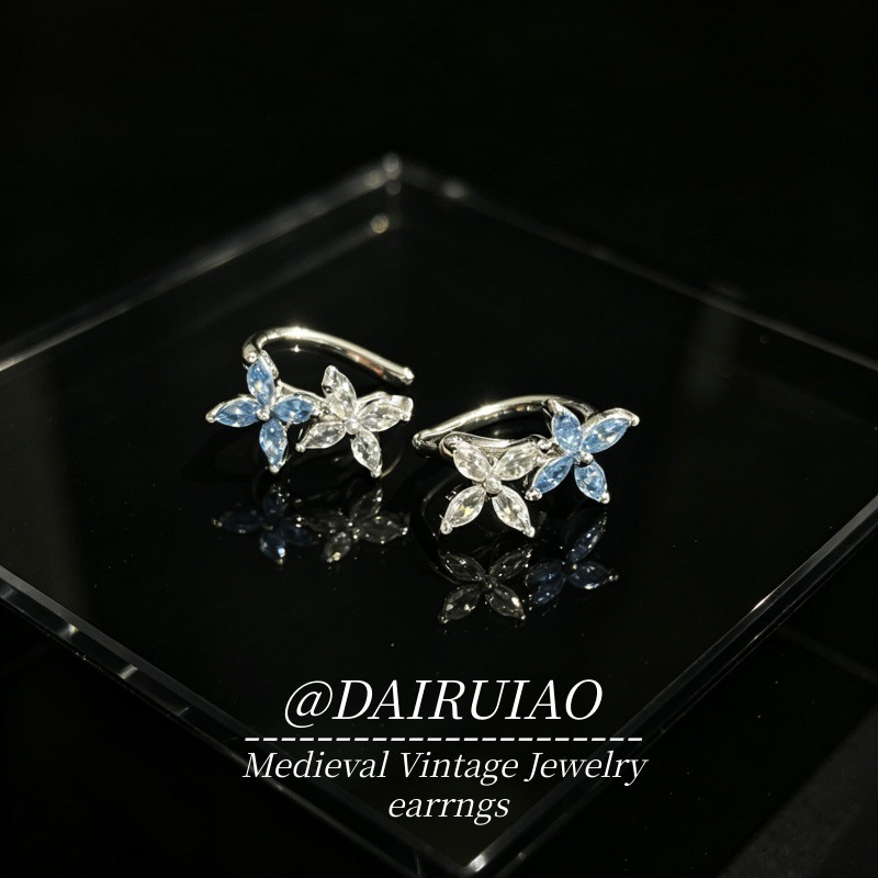 French-style minimalist vintage exquisite earrings, light luxury with a high-end feel, niche design earrings for women, 2026 new model