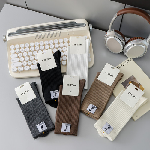 Men's Autumn/Winter Cotton Socks with Fabric Label, High-Cut Socks, INS Trendy Vertical Stripe Waistband Socks, All-Match Solid-Color Long Socks—Wholesale