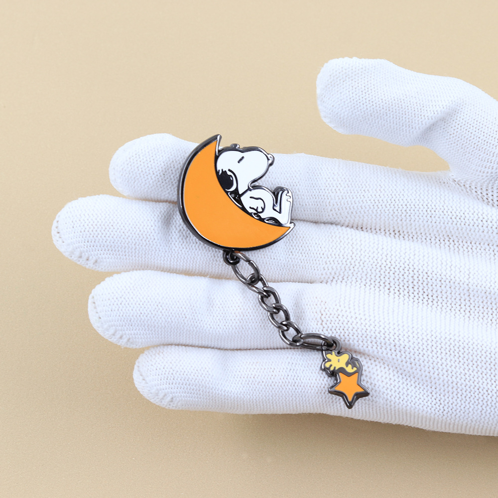 White Hound Dog Yellow Bird Enamel Brooch Moon Pendant Star Comic Role Pin Badge Accessories Gift