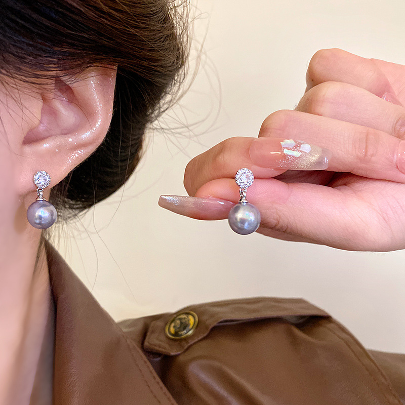 Small design retro elegant earrings with zircon from pearl