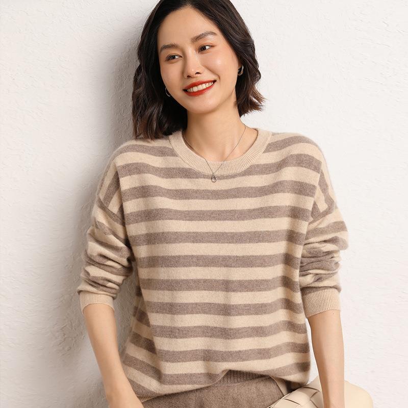 2025秋冬新款山羊绒女装宽松圆领短款拼色条纹套头打底针织衫毛衣