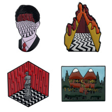 速卖通新款 Dougie Jones 双面山峰胸针牛仔夹克包包徽章配饰饰品