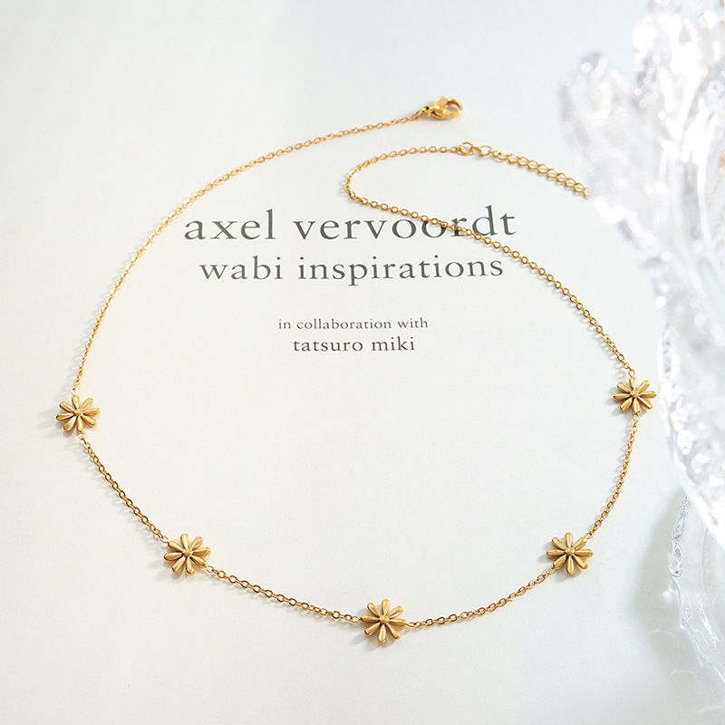 Hada elegante flor diseño fresco Margarita titanio acero chapado en oro collar no se desvanece en línea rojo blogger mismo estilo joyería