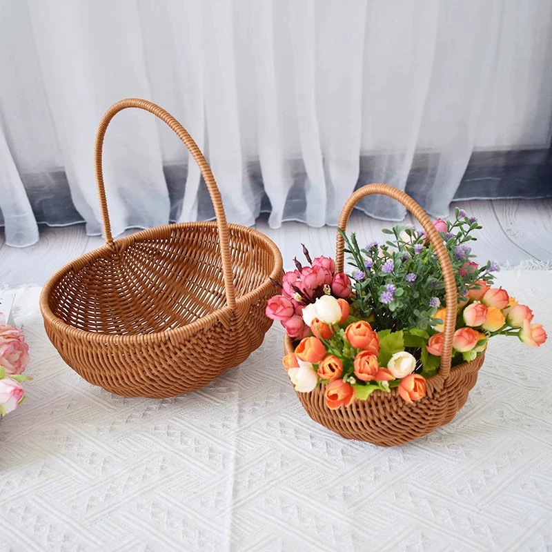 Страусная корзина из соломы?