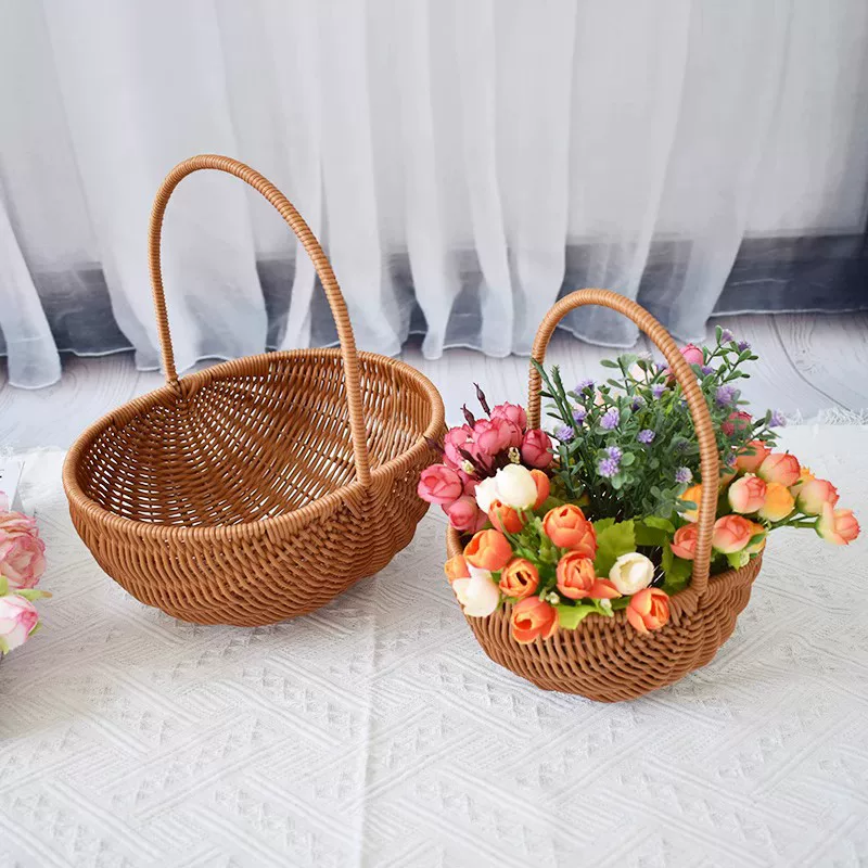 Страусная корзина из соломы?