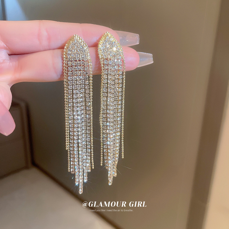 Pendientes de lazo de amor de diamantes llenos de agujas de plata galvanizadas en oro real Pendientes de moda exquisita Pendientes de lujo ligero plateado