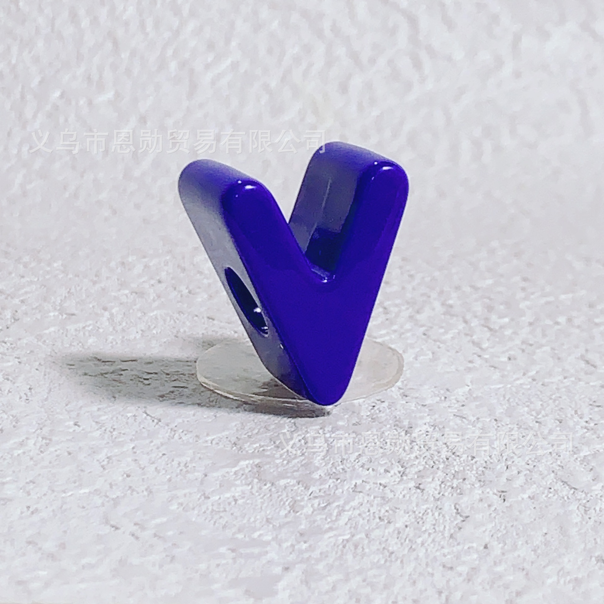 V (dark purple)