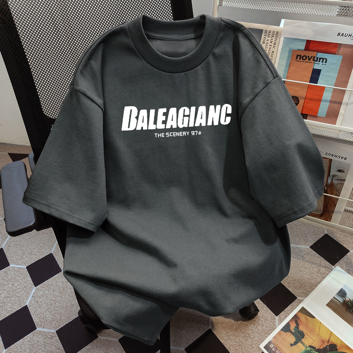 짙은 회색