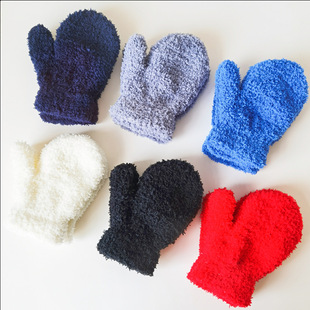 New coral fleece children's gloves warm cold bag refers to boys and girls multi-color optional plush cute bag wholesale