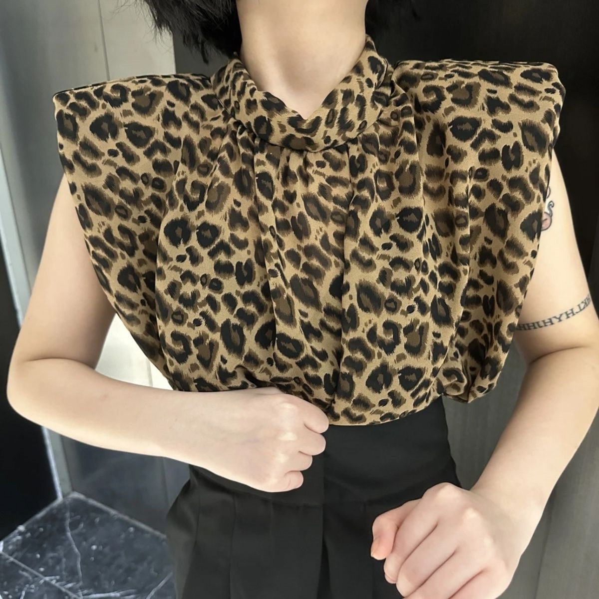 Vest sleevless