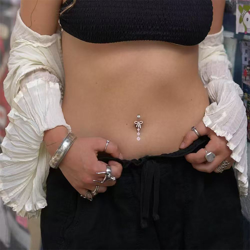 Set di otto pezzi in acciaio inossidabile per piercing all'ombelico con cuore e fiore, intarsi in zircone, gioielli semplici per piercing all'ingrosso_voghion.com