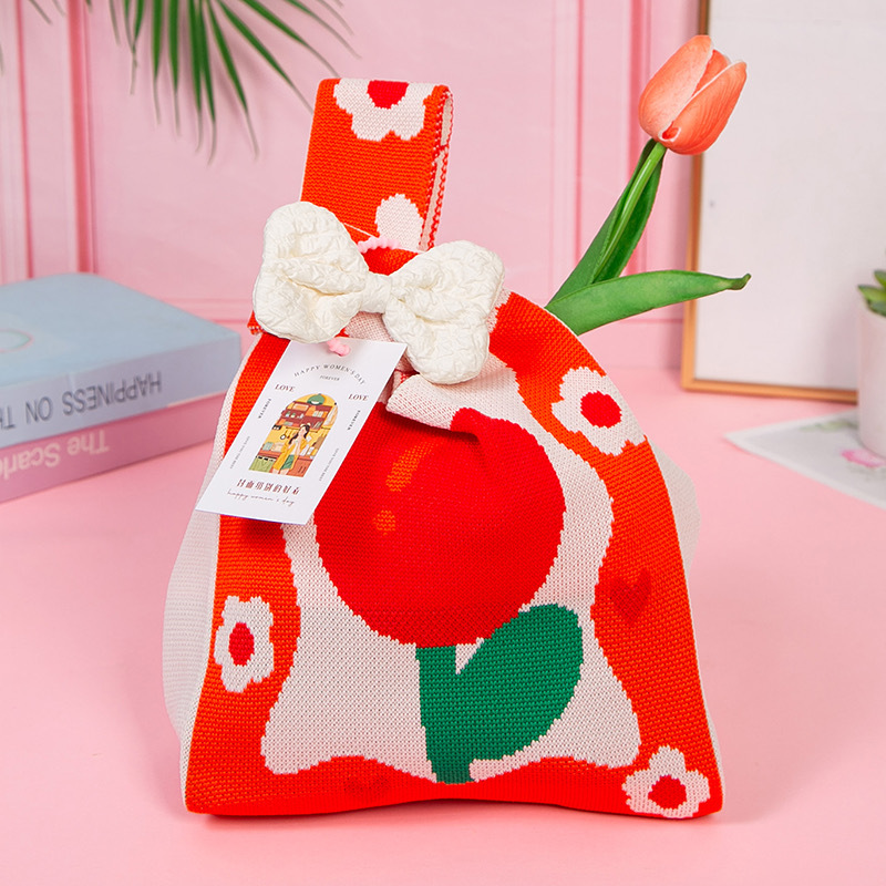 큰 붉은 꽃 + 임의 색상의 액세서리